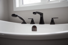Delta Ashlyn Roman tub faucet in Venetian Bronze
